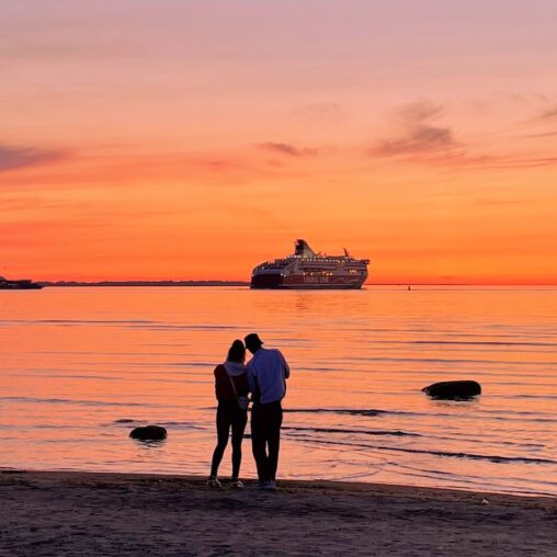 7 Secrets to Booking the Perfect Couples Cruise