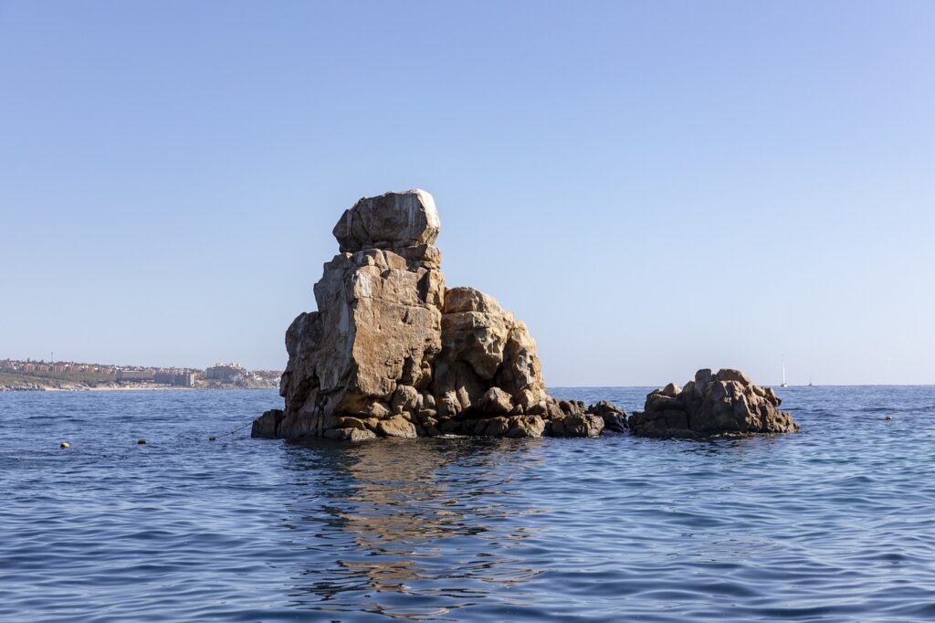 Cabo San Lucas Port Guide - Pelican Rock